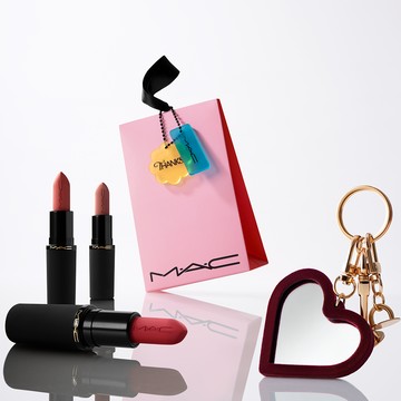 享愛心鏡吊飾💖【M.A.C】#輕親唇膏 輕親雲霧保濕唇膏｜24絕美色新上市 #輕一下就狠美 | 生日禮物 送女友推薦 | 霧面唇膏 |  情人節禮物