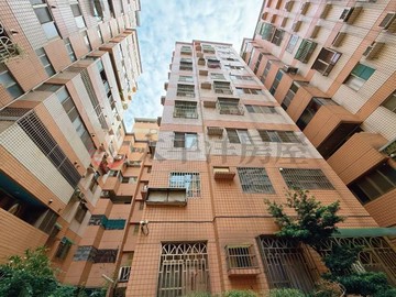 星巴克三房車位高樓層美華廈｜台中市龍井區龍山街