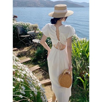 超仙白色性感三亞海邊度假露背連衣裙收腰顯瘦泡泡袖赫本風沙灘裙