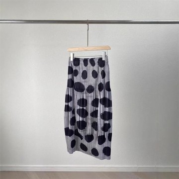 00后2025新款褶皺波點半身裙女夏季松緊腰顯瘦肌理感半身裙