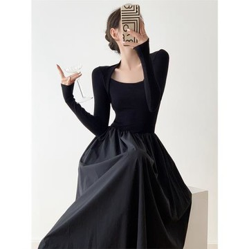 赫本風黑色連衣裙高級感秋冬法式氣質長袖修身方領針織長款長裙