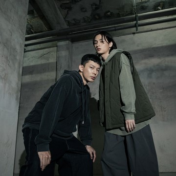 QUEENSHOP_ F 男裝 長袖 水洗仿舊口袋連帽上衣 四色售 M-XL 現+預 【01098733】
