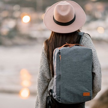 Siena 旅行背包-灰色 | 防潑水 電腦雙肩後背包 外置USB充電