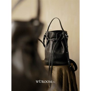 WUROOMful 「曲線系列·飄帶小桶」簡約流浪詩人抽繩水桶女包包