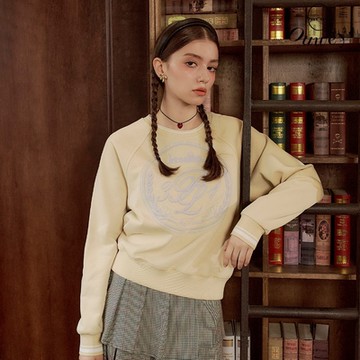 OUWEY歐薇 獨家訂製學院風圖騰大學T(杏；S-L)