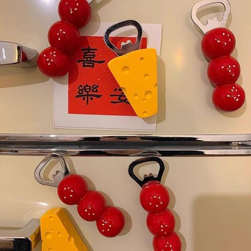 創意可愛啤酒冰箱磁吸糖葫蘆啓子奶酪開瓶器仿真裝飾品立體起子廚房實用 一體兩用 客廳餐廳兩用實用裝飾品 紅酒開瓶器 啤酒架