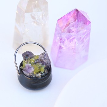 奧根迷你女巫鍋墜飾 - 紫水晶&橄欖石