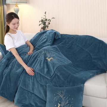 2025新款牛奶絨星空鹿多功能抱枕被