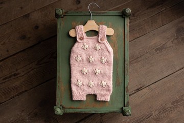 雛菊刺繡針織粉色嬰兒連身褲