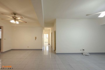 亞灣｜三多商圈｜大四房平面車位｜高雄市前鎮區三多三路