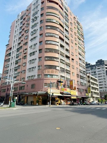 正新富路上五甲社區國宅市場邊間賺錢金店面｜高雄市鳳山區新富路