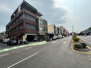 東港渡船頭往小琉球必經之路第一排三角窗店面｜屏東縣東港鎮朝隆路