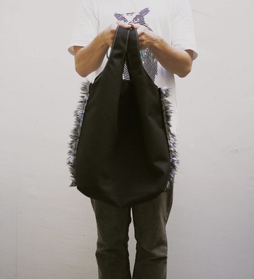 EVERYTHING IN BETWEEN Fringe 手提背心購物袋