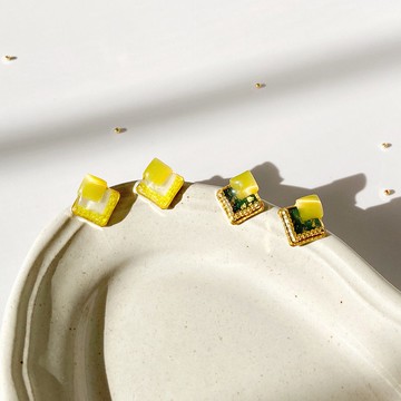 微甜方菱 / 樹脂耳環 / 可改耳夾