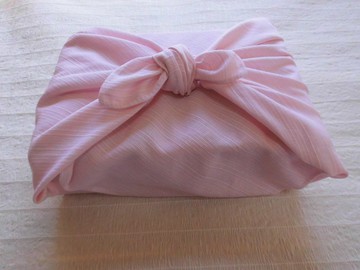 植物染色、春亞紡風包袱皮、茜草染色、休閒包飯盒。