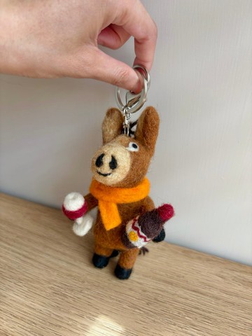 毛絨絨樂園 — 酒莊馬老闆 • 羊毛氈手指偶吊飾