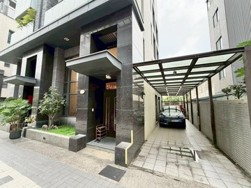 超大土地56坪_東山路雙車電梯別墅_屋齡12年｜台中市北屯區東山路一段