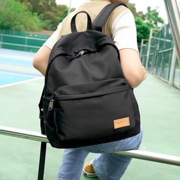 【買就送鑰匙圈】聰明收納亮澤斜紋尼龍筆電後背包(黑色)