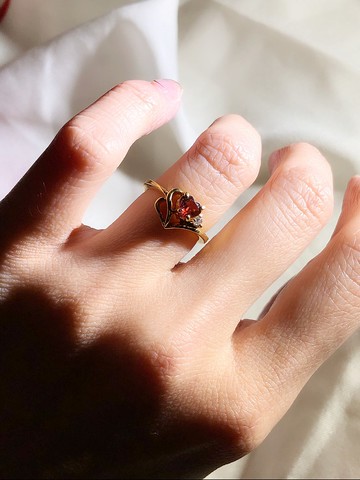 復古心形紅色寶石黃金訂婚戒指