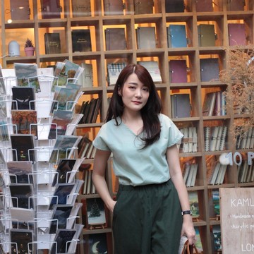 Ivy Shirt - V領短袖純棉上衣