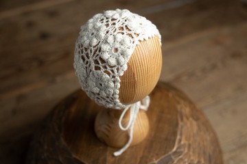 新生兒女孩的白色帽子：小女孩的完美服裝