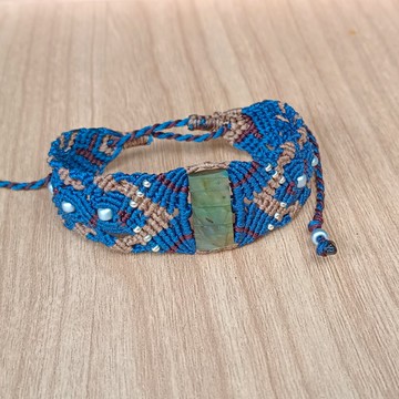 手工製作的花邊編織手鍊，配有拉長石和銀。