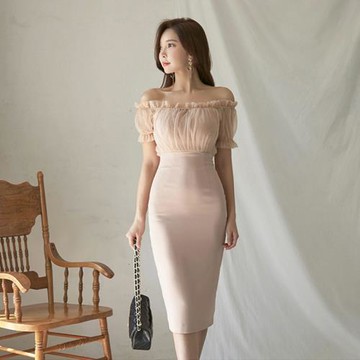 名媛氣質輕奢風優雅緊身開叉一字肩木耳邊網紗拼接純色簡約晚禮服