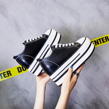 真皮2025新款小白女春秋百搭單鞋厚底韓版休閑松糕內增高10cm板鞋