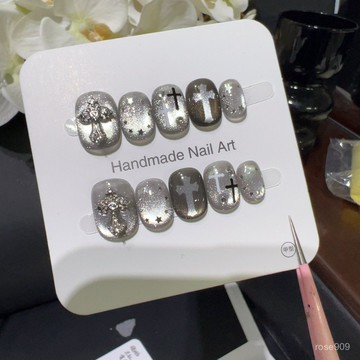 ➕最新設計款穿戴甲💅【銀灰十字】哥特風冷光星芒十字架穿戴甲銀霧金屬閃粉穿戴甲貼片短方圓穿戴甲 APQE