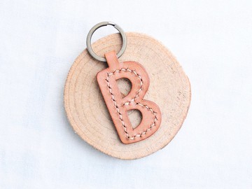 頭文字b 英文字母鎖匙扣 白蠟皮組 W W 好好縫皮革材料包手工包擦蠟皮匙扣鑰匙圈簡約實用意大利皮植鞣革皮革diy Pinkoi 設計購物網站