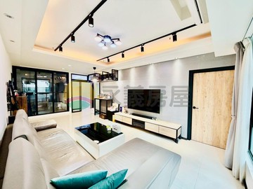 農十六凹子底⚡️龍華國小輕軌⚡️ 高樓層三房+車位｜高雄市鼓山區龍德路