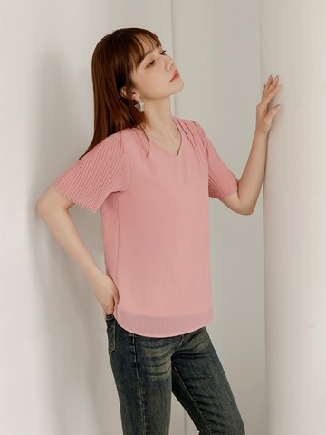 V領袖壓褶拼接上衣