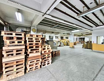 《純一樓廠房》有腹地可下貨櫃三相380V可停3台車｜新北市新店區中正路