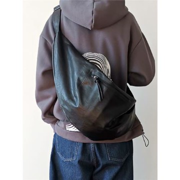 男士潮流單肩包個性休閑斜挎包大容量餃子包韓版時尚背包PU皮包酷