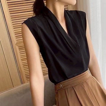 WP女裝 夏季氣質 v領襯衫 質感緞面T恤 半袖襯衫 簡約大方 女短袖襯衫 新款 2123-3