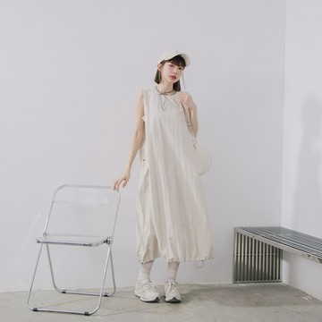 QUEENSHOP_ S 女裝 休閒側口袋花苞無袖洋裝 兩色售 現+預 【01087004】