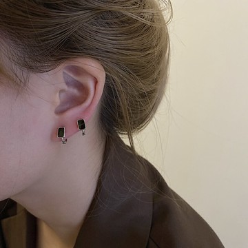酷黑色愛心耳扣耳骨釘女時尚個性網紅簡約冷淡風耳釘氣質韓國耳環