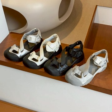 白鳥麗子 [現貨快出] 運動風拚接扣帶魔鬼氈圓頭平底涼鞋