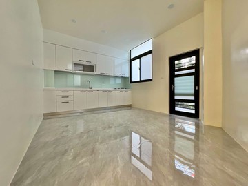 近台中機場!大雅民富上楓美透天! 全新整理類新屋 ｜台中市大雅區民富街