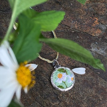 晴日咸豐草 純銀鑲嵌刺繡項墜