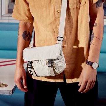 Cinch Mini Messenger 輕便日常斜背包 Charcoal-BKR 木炭黑