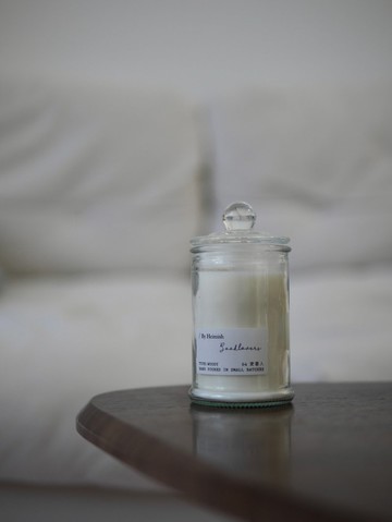 【DAYS】愛書人  大豆精油蠟燭 香草x木質x胡椒