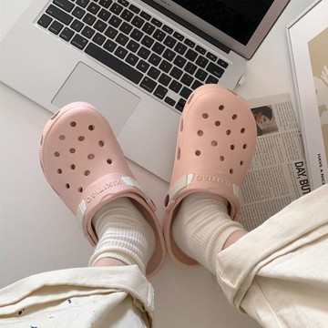 【Amoscova】和事現貨 女鞋 厚底洞洞鞋 撞色搭配休閒鞋 軟底涼拖鞋 包頭涼鞋 懶人鞋 拖鞋(1694)