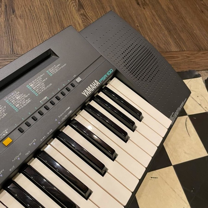 Yamaha PSR-2100 61-key PORTATONE Electric Keyboard w/ bag