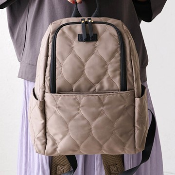 日本 LIZDAYS - 8口袋輕量絎縫防潑水時尚後背包-淺棕