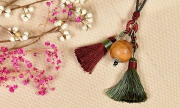 CYPRESS 霸王肖楠瘤花木珠吊飾