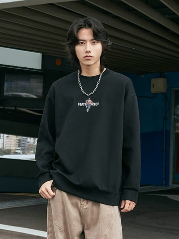 簡約休閒刺繡人物大學T