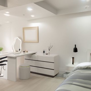 文創集 科蕭4.5尺可伸縮LED鏡面鏡台/化妝台組合(含皮革化妝椅)-135-200x42x122-cm免組