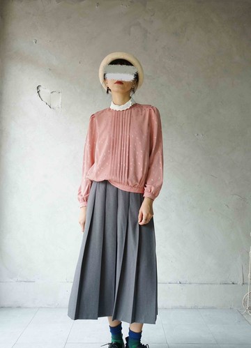 尋寶古著-櫻花粉紅壓摺復古白領短版上衣