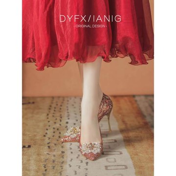 中式秀禾服婚鞋女2023新款亮片紅色新娘鞋不累腳高級感水晶高跟鞋